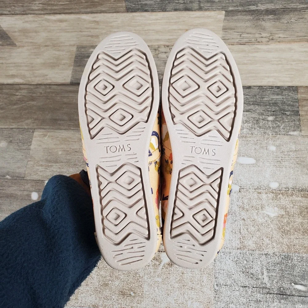 Toms Alpargata Shoes Womens Sz 7 Apricot Floral Horses Print Canvas Slip On